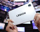 A hamarosan megjelenő Legion Y700 Infinite várhatóan a Snapdragon 8 Elite Gen 5 Leading Version processzorral lesz felszerelve. A képen: a tablet fehér színváltozata.