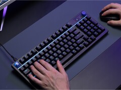 A Logitech G316 X játékbillentyűzet asztalon