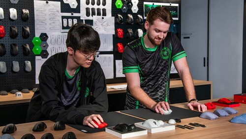 Faker és NiKo tesztelése Razer Viper V4 Pro