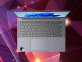 Az IdeaPad Slim 3x 14Q7X11 tömege 1,3 kg.