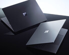 A Surface Laptop Ultra Platinum és Dark Steel/Nightfall színben.