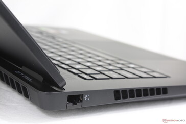 A fedél maximálisan ~140 fokos szögben kinyitva