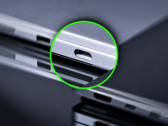 A Surface Laptop Ultra új, túlméretezett USB-C porttal rendelkezik.