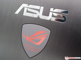 Asus & ROG logó.