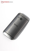 HTC One Mini 2: kissé hajlított hátlap és 4.3 hüvelykes kijelző.