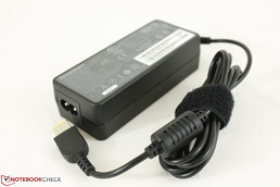 Töltő adapter: 20V