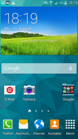 TouchWiz - az Android 4.4 alapjaira épül.