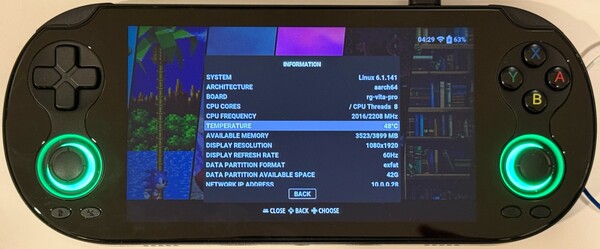 Az Anbernic RG Vita Pro legfontosabb adatait bemutató kép.