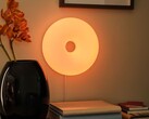 A vártnál korábban megjelenhet az új, intelligens IKEA Varmblixt LED-es asztali/fali lámpa (képünkön). (Kép forrása: IKEA)