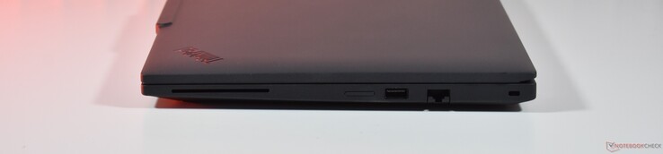 rendben: USB A 3.2 Gen 1, RJ45 Ethernet, Kensington Lock foglalat