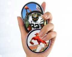 A Smart Video Pin célja, hogy modernizálja a klasszikus kitűzőket egy kerek kijelzővel.