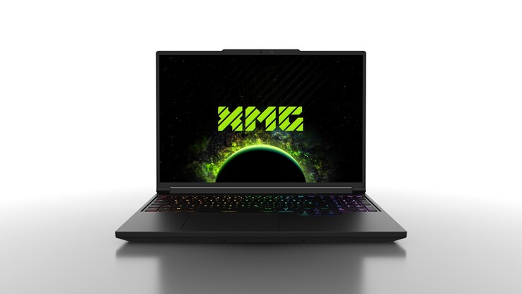 Minimalista formanyelv és a fedélen lévő dudor a könnyű egykezes nyitáshoz. (Kép forrása: XMG)
