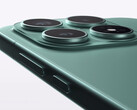 A hírek szerint a standard Xiaomi 18 a Pro modelléhez hasonló, 200 MP-es Leica kamerarendszert kap. A képen: a Xiaomi 17 hátlapi kameráit bemutató promóciós kép.