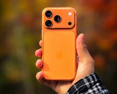 A képen látható iPhone 17 Pro utódja kisebb lyuknyílást kaphat (Kép forrása: Abhinav Choudhary)