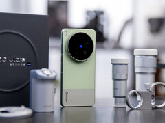 A Vivo X300 Ultra az egyik megjelenési színben.