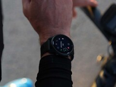 A Garmin kiadta a 17.40-es bétaverziót a Forerunner 945 LTE okosórához (a képen). (Kép forrása: Garmin)