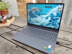 A Lenovo LOQ 16IRH8 (típus 82XW, SKU 82XW0042SA)