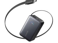 A power bank A1638 beépített kábellel és kijelzővel rendelkezik (Kép forrása: Anker)