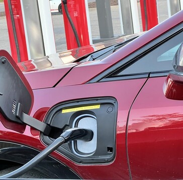 Cadillac Optiq NACS port Supercharger teszt.