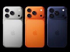 Az iPhone 17 Pro három színben kapható, köztük a &quot;Cosmic Orange&quot; és a &quot;Deep Blue&quot; (Kép forrása: Apple)