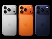 Az iPhone 17 Pro három színben kapható, köztük a "Cosmic Orange" és a "Deep Blue" (Kép forrása: Apple)