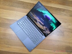 Lenovo Yoga Slim 7 14 Laptop rövid értékelés. Test unit provided by AMD