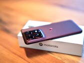 A Motorola Edge 70 Pro vékony, mégis nagy kapacitású akkumulátorral és vezeték nélküli töltési funkcióval rendelkezik.