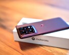 A Motorola Edge 70 Pro vékony, mégis nagy kapacitású akkumulátorral és vezeték nélküli töltési funkcióval rendelkezik.