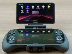 A Retroid Dual Screen Add-on képes tükrözni a kézi számítógép képernyőjét vagy más tartalmat megjeleníteni. (Kép forrása: Retroid Pocket)