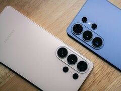 A pletykák szerint a Samsung Galaxy S27 Ultra hátlapjának kialakítása eltér majd az itt látható Galaxy S26 Ultra modellétől.