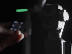 A DJI Osmo Pocket 4P a háttérben.