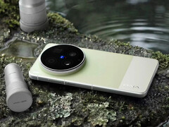 A Vivo X300 Ultra a két megjelenési szín egyikében.