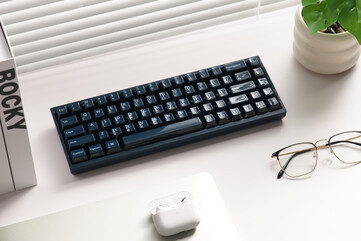 Keychron Q16 HE Cetacean Blue színben. (Kép forrása: Keychron)
