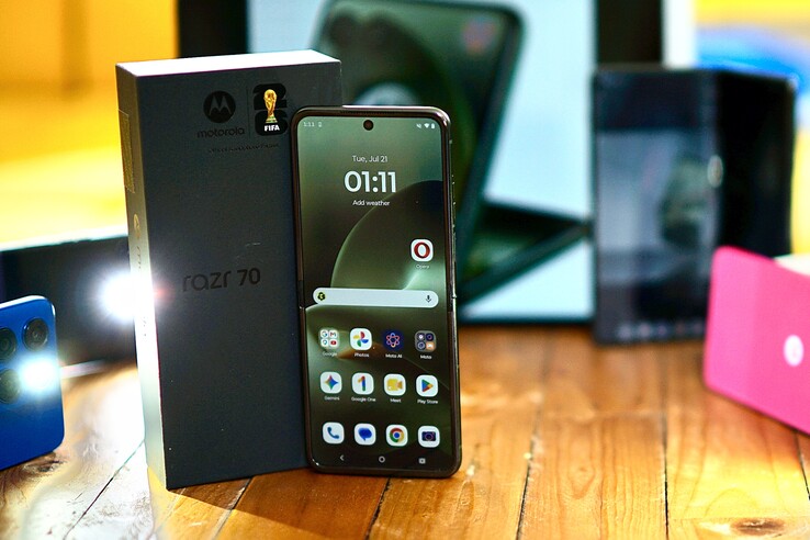 Motorola Razr Plus 2026 teszt. A tesztkészüléket a notebooksbilliger.de biztosította.