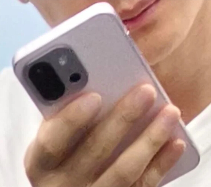 Egy állítólagos pillantás a OnePlus 13T-re hátulról. (Kép forrása: via @Gadgetsdata &amp; Android Headlines)