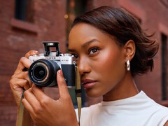 A Fujifilm X-T30 III tükör nélküli digitális fényképezőgép egy kompakt modell, amely 26,1 megapixeles állóképeket és 6K 30P videókat készít. (Kép forrása: Fujifilm)