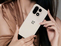 A OnePlus 15 a pletykák szerint 8,1 mm vastag lesz. A képen: egy promóciós kép a telefonról. (Kép forrása: OnePlus)