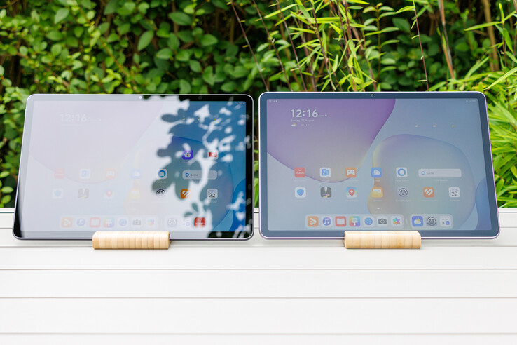 A MatePad 11.5 PaperMatte kijelzővel és anélkül (balról jobbra).