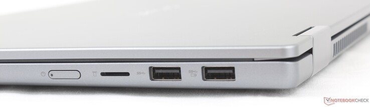 Rendben: USB-A 3.2 Gen 1 (5 Gbps), MicroSD olvasó, 2x USB-A 3.2 Gen 1 (5 Gbps)