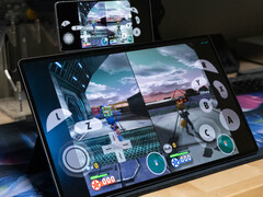 A Dolphin Netplay futtatja a Star Fox: Assault játékot két különböző Android-eszközön.