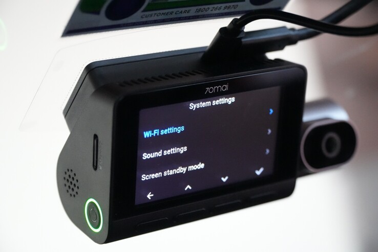 A 70mai 4K T800 dash cam kézi be- és kikapcsoló gombbal rendelkezik (Kép forrása: Abhinav Fating/Notebookcheck)