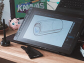 Huion Kamvas 16 Gen 3 az asztalon, rajzoló tollal, rajzoló kesztyűvel és billentyűzettel