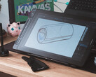 Huion Kamvas 16 Gen 3 az asztalon, rajzoló tollal, rajzoló kesztyűvel és billentyűzettel
