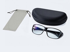 A Kenko Tokina Asterism szemüveghez kemény tok és puha tok tartozik. (Kép forrása: Kenko Tokina)