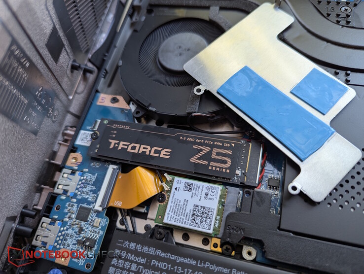 Az XMG hűtőlemezt az SSD-knél egyelőre hagyjuk ki, a reklámozott grafén matrica ezt maga is meg tudja tenni?