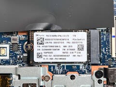 Elsődleges M.2-2242 SSD (az eredeti SSD által elfoglalt)