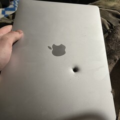 Egy Apple M1 MacBook Air állítólag megállít egy héjdarabot (Kép forrása: lanevychs on X)