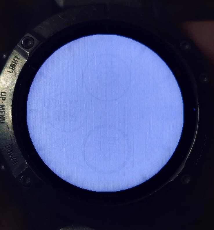 Die Fenix 6 Pro mit MIP-Display kann auch von einem solchen Schaden betroffen sein (Bildquelle: Johnno74, Reddit)