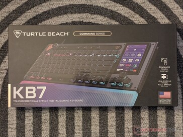 A Turtle Beach Command Series KB7 billentyűzet kiskereskedelmi csomagolása.