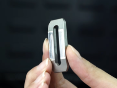 A Makera Z1 titán megmunkálás lenyűgöző eredményeket produkál. (Kép forrása: Makera a YouTube-on)